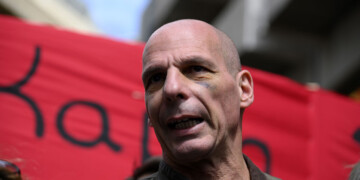 Στον εισαγγελέα για τα ναρκωτικά ο Γιάνης Βαρουφάκης: Το βίντεο της αποκάλυψης που άναψε φωτιές