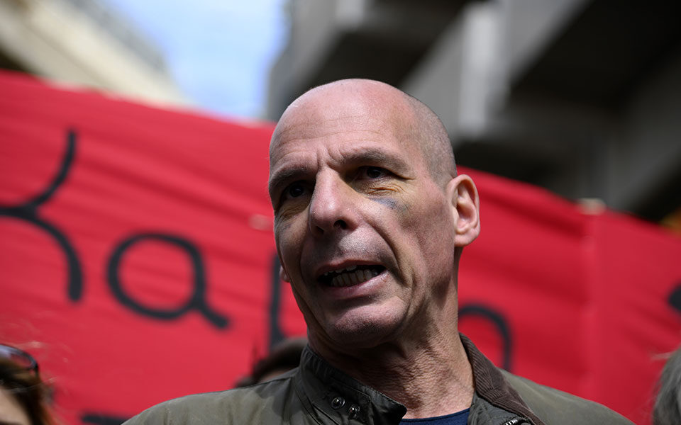 Στον εισαγγελέα για τα ναρκωτικά ο Γιάνης Βαρουφάκης: Το βίντεο της αποκάλυψης που άναψε φωτιές