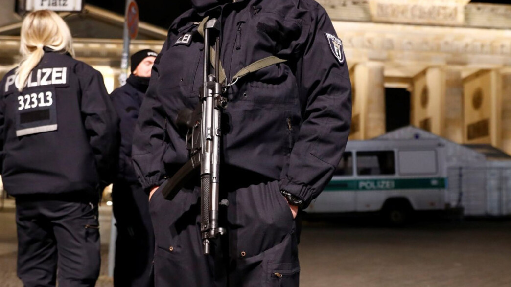 Συναγερμός στο Βερολίνο: Πυροβολισμοί σε διαμέρισμα και συλλήψεις – Μάχη για τη ζωή τους δίνουν δύο τραυματίες