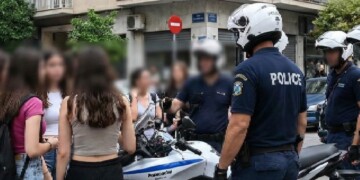 Σοκ στον Άγιο Παντελεήμονα: «Συμμορία» ανήλικων κοριτσιών έστειλε 15χρονη στο νοσοκομείο