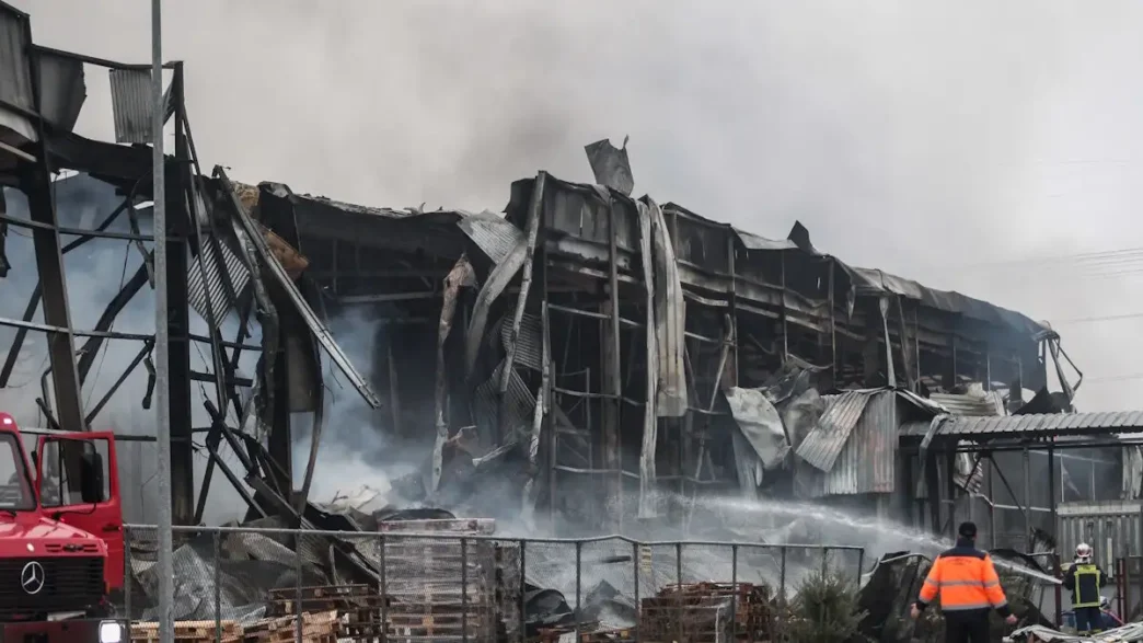 Θρήνος στα Τρίκαλα: Το σπαρακτικό αντίο στις τρεις γυναίκες της τραγωδίας στη Βιολάντα