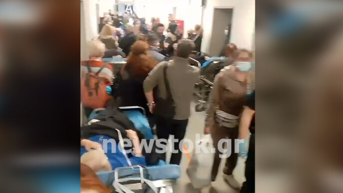 Τριτοκοσμικές εικόνες στο Νοσοκομείο Νίκαιας: Πόσες ώρες περίμεναν οι ασθενείς στοιβαγμένοι στους διαδρόμους;