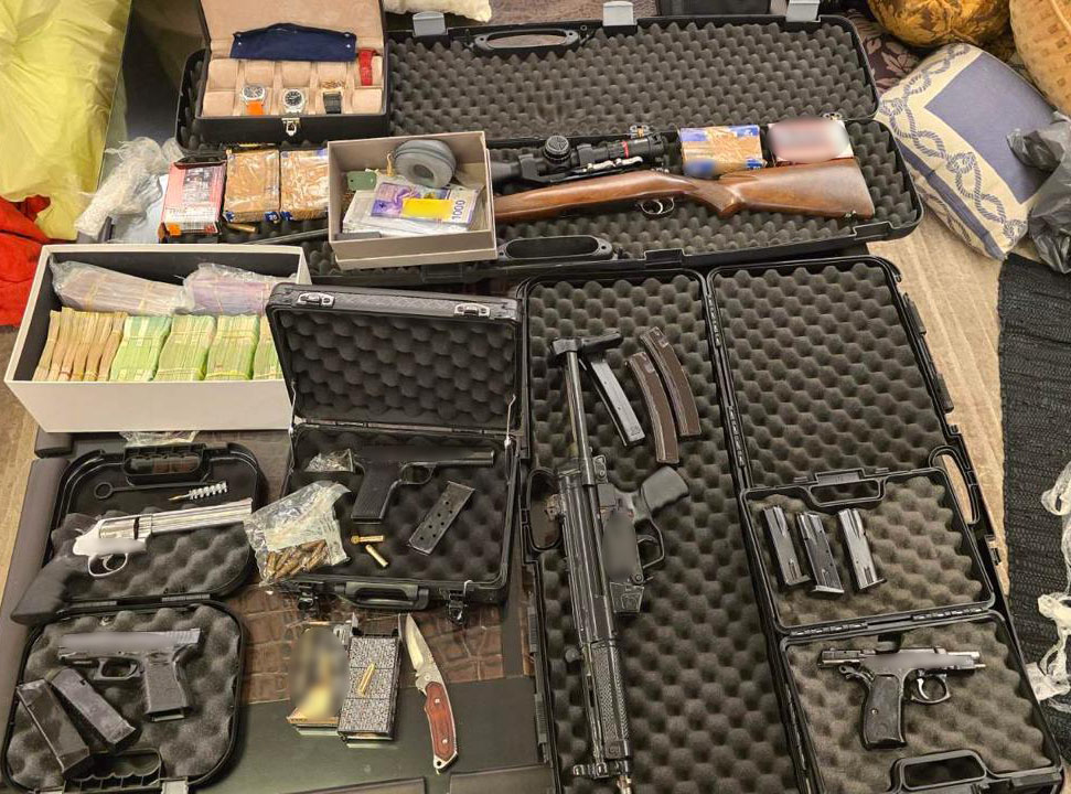 Έφοδος του «Ελληνικού FBI»: Εργοστάσιο στη Βοιωτία και 25 συλλήψεις για λαθραία τσιγάρα