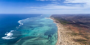 Υπεράνθρωπος άθλος 13χρονου στην Αυστραλία: Κολύμπησε 4 χιλιόμετρα σε ταραγμένη θάλασσα για να σώσει την οικογένειά του