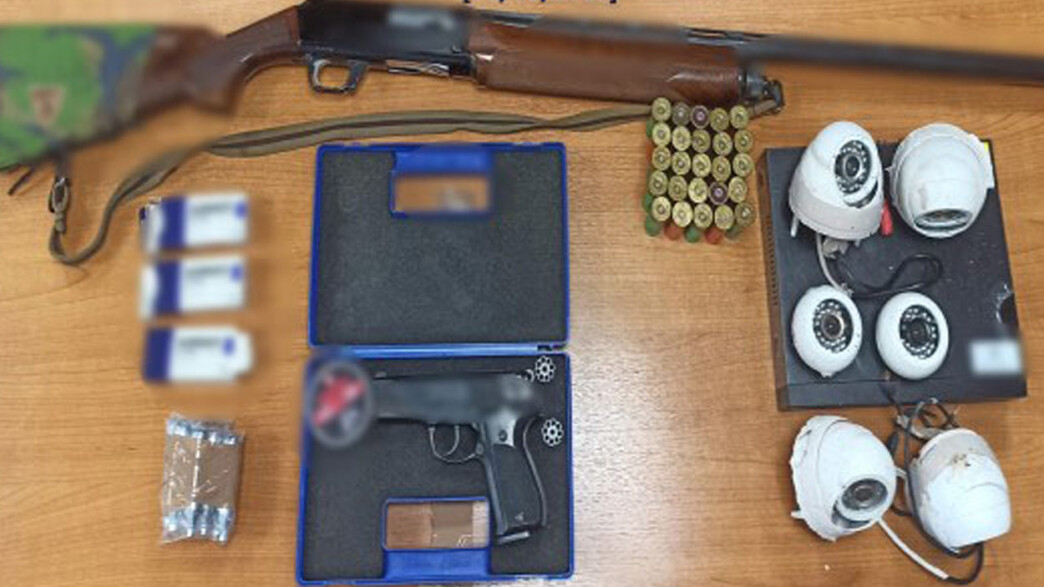 Άνω Λιόσια: Χειροπέδες σε 66χρονο που είχε μετατρέψει το σπίτι του σε «φρούριο» με κάμερες και όπλα