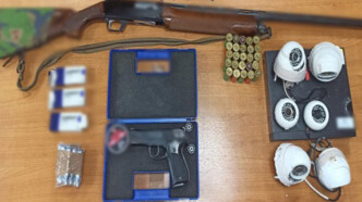 Άνω Λιόσια: Χειροπέδες σε 66χρονο που είχε μετατρέψει το σπίτι του σε «φρούριο» με κάμερες και όπλα