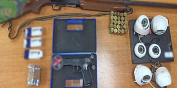 Άνω Λιόσια: Χειροπέδες σε 66χρονο που είχε μετατρέψει το σπίτι του σε «φρούριο» με κάμερες και όπλα