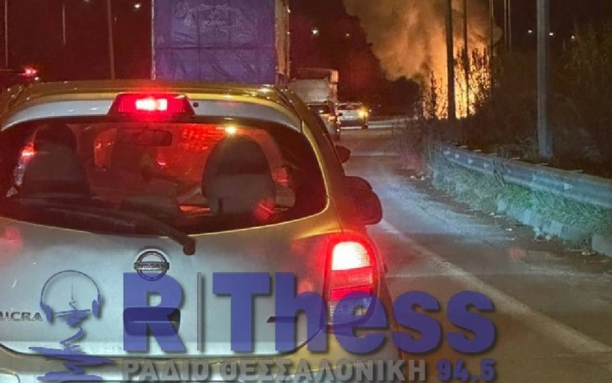Θεσσαλονίκη: «Λαμπάδιασε» εν κινήσει αστικό λεωφορείο στη Σίνδο – Η σωτήρια αντίδραση του οδηγού