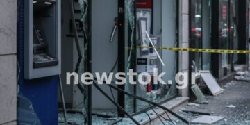 Νύχτα τρόμου στην Πατησίων: Καταδρομική επίθεση κουκουλοφόρων με βαριοπούλες σε τράπεζες και καταστήματα