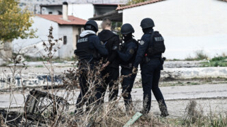 Έφοδος της ΕΛ.ΑΣ. στον Ασπρόπυργο: 9 συλλήψεις και 1 χλμ. παράνομων καλωδίων