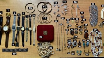 Συνέλαβαν 67χρονη στο Ίλιον: Πήγαινε για δουλειά και έφευγε με χρυσαφικά – Η δράση της οικιακής βοηθού