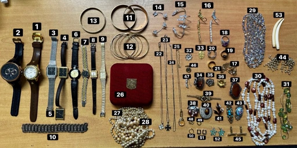 Συνέλαβαν 67χρονη στο Ίλιον: Πήγαινε για δουλειά και έφευγε με χρυσαφικά – Η δράση της οικιακής βοηθού