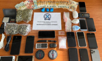 Μεγάλη επιχείρηση της ΕΛ.ΑΣ. σε Νέα Μάκρη και Μαραθώνα: Οι «αόρατες» συναλλαγές και το μπάρμπεκιου της κοκαΐνης