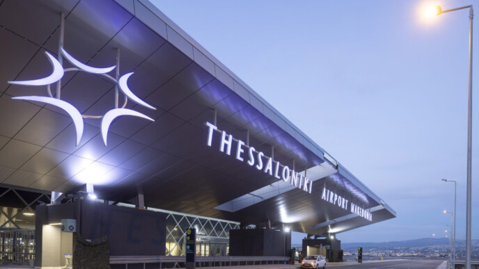 Χάος σε πτήση προς Θεσσαλονίκη: Μεθυσμένος επιβάτης αναστάτωσε το «Μακεδονία» και τραυμάτισε αστυνομικό