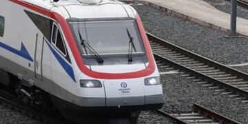 Πάτρα 2026: Δείτε πώς θα μετακινηθείτε εύκολα στο Καρναβάλι με τα νέα δρομολόγια της Hellenic Train!