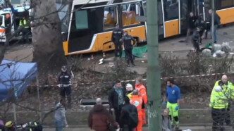 Τραγωδία στην Ιταλία: Η στιγμή που το τραμ εκτροχιάζεται και σπέρνει τον θάνατο στο Μιλάνο