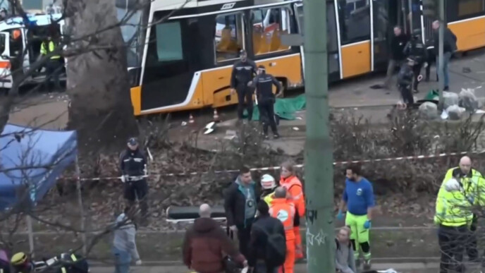 Τραγωδία στην Ιταλία: Η στιγμή που το τραμ εκτροχιάζεται και σπέρνει τον θάνατο στο Μιλάνο