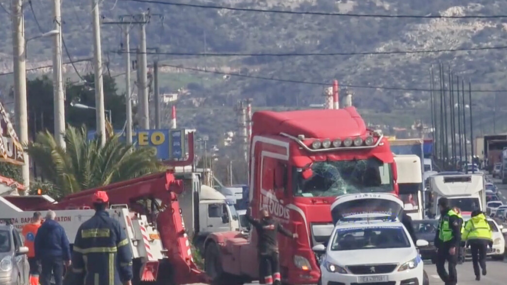 Σύγκρουση 5 φορτηγών στον Ασπρόπυργο – Ουρές χιλιομέτρων τώρα στην Αθηνών-Κορίνθου