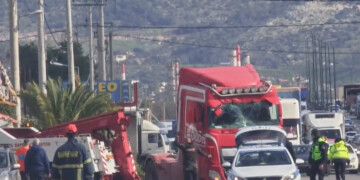 Σύγκρουση 5 φορτηγών στον Ασπρόπυργο – Ουρές χιλιομέτρων τώρα στην Αθηνών-Κορίνθου