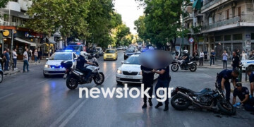 Άγρια καταδίωξη στο κέντρο της Αθήνας: 16χρονος με κλεμμένη μηχανή εμβόλισε αστυνομικό