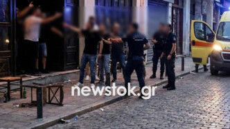 Άγριο ξύλο στα Λαδάδικα: 12 άτομα "πιάστηκαν" στα χέρια έξω από γνωστό κλαμπ – Τρεις τραυματίες στο νοσοκομείο
