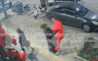 Θεσσαλονίκη: Η απίστευτη κλοπή έξω από ανθοπωλείο που «πάγωσε» τον ιδιοκτήτη λίγο πριν τον Άγιο Βαλεντίνο