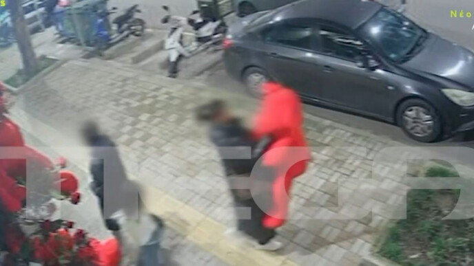 Θεσσαλονίκη: Η απίστευτη κλοπή έξω από ανθοπωλείο που «πάγωσε» τον ιδιοκτήτη λίγο πριν τον Άγιο Βαλεντίνο