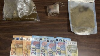 Χειροπέδες σε 36χρονο στον Άγιο Παντελεήμονα: Το «στρατηγείο» των ναρκωτικών σε διαμέρισμα της περιοχής