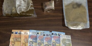 Χειροπέδες σε 36χρονο στον Άγιο Παντελεήμονα: Το «στρατηγείο» των ναρκωτικών σε διαμέρισμα της περιοχής