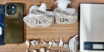 «Μπλόκο» στον Ασπρόπυργο: Η κρυψώνα στο καπό που πρόδωσε τους δύο διακινητές ηρωίνης