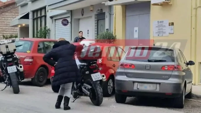 Αίμα στην Πάτρα: Άγριο μαχαίρωμα μέσα στη δομή του ΟΚΑΝΑ και ανθρωποκυνηγητό