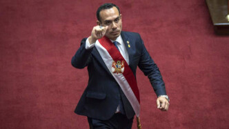 Πολιτικός σεισμός στο Περού: Καθαιρέθηκε ο Πρόεδρος Χοσέ Χερί λίγο πριν τις κάλπες