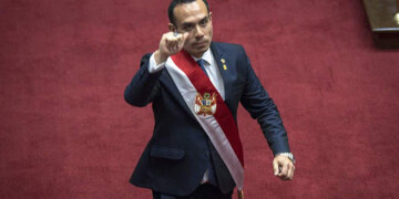 Πολιτικός σεισμός στο Περού: Καθαιρέθηκε ο Πρόεδρος Χοσέ Χερί λίγο πριν τις κάλπες