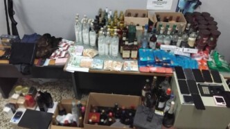 Αττική: Εξαρθρώθηκε η «μαφία των ποτών» – Έκλεβαν συγκεκριμένη αλυσίδα και τα πούλαγαν σε κάβες