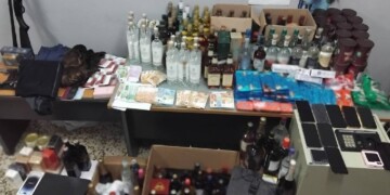 Αττική: Εξαρθρώθηκε η «μαφία των ποτών» – Έκλεβαν συγκεκριμένη αλυσίδα και τα πούλαγαν σε κάβες