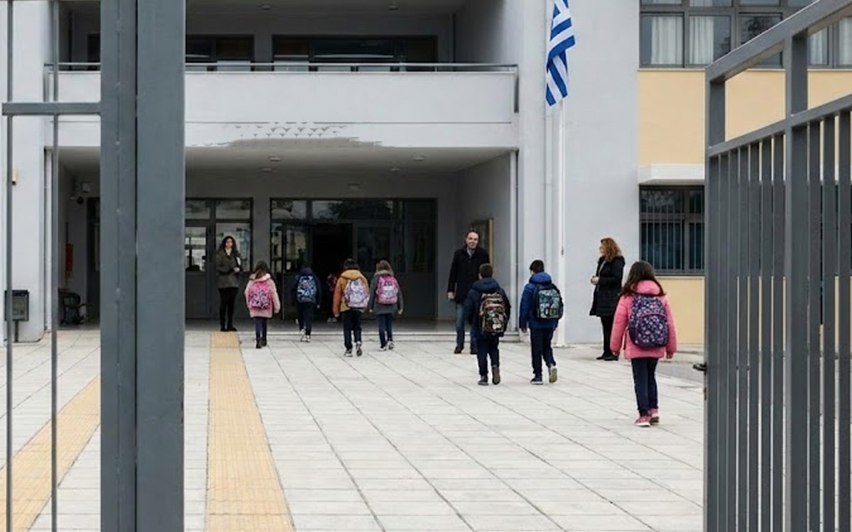 Τσικνοπέμπτη 2026: Τέλος οι ψησταριές στα σχολεία – Η απόφαση του Υπουργείου και τι ισχύει για τις απουσίες