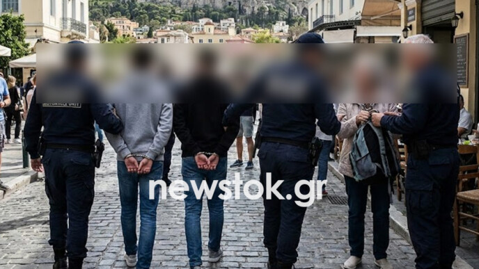 Αθήνα: Πιάστηκαν «στα πράσα» ανήλικοι που λήστευαν ηλικιωμένους στο ιστορικό κέντρο