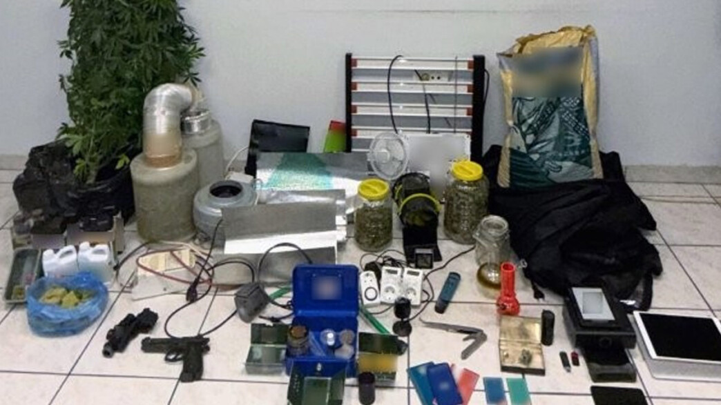 Στα «πράσα» 45χρονος με πλήρες εργαστήριο κάνναβης μέσα στο σπίτι του