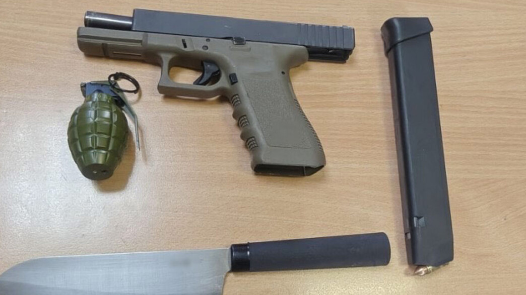 Μοσχάτο: Χειροπέδες σε 33χρονο με «κινητό» οπλοστάσιο, ναρκωτικά και χιλιάδες ευρώ στο αυτοκίνητο