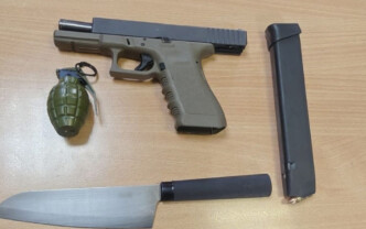 Μοσχάτο: Χειροπέδες σε 33χρονο με «κινητό» οπλοστάσιο, ναρκωτικά και χιλιάδες ευρώ στο αυτοκίνητο