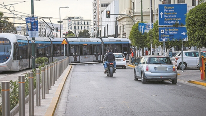 Πειραιάς: Το Τραμ έφτασε επιτέλους στο Λιμάνι – Τέλος στην ταλαιπωρία των επιβατών στην Ακτή Ποσειδώνος