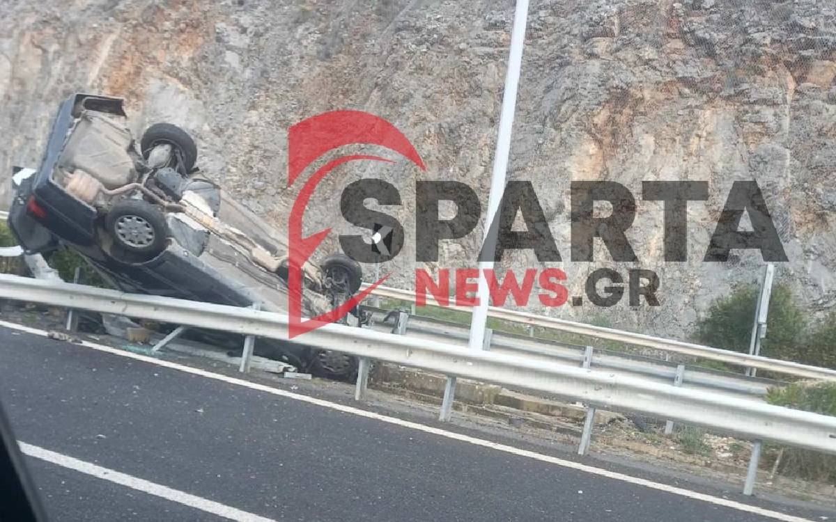 Εθνική Οδό Τρίπολης – Κορίνθου: Αυτοκίνητο «τούμπαρε» στις προστατευτικές μπάρες