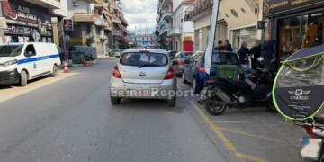 Σοκ στη Λαμία: Αυτοκίνητο παρέσυρε δύο νεαρούς στην Αβέρωφ – Στο χειρουργείο 27χρονος