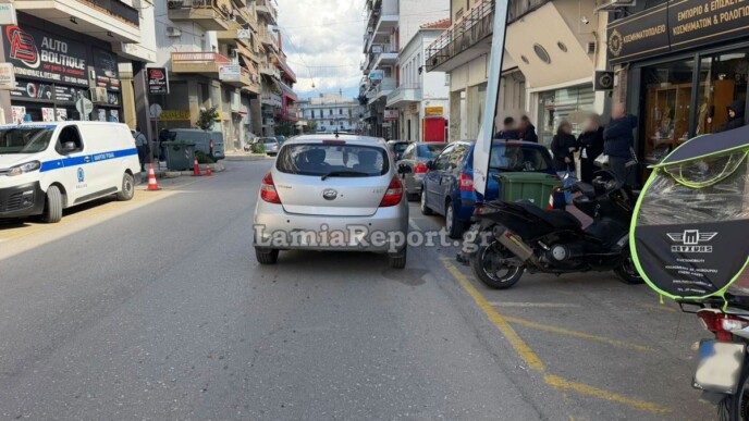Σοκ στη Λαμία: Αυτοκίνητο παρέσυρε δύο νεαρούς στην Αβέρωφ – Στο χειρουργείο 27χρονος