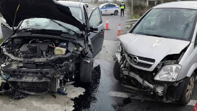 Σοβαρό τροχαίο στη Λάρισα: Σφοδρή σύγκρουση με τραυματίες στον δρόμο προς Καρδίτσα