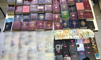 «Σουπερμάρκετ» κλεμμένων διαβατηρίων στην καρδιά της Αθήνας: Η έφοδος της ΕΛ.ΑΣ. που αποκάλυψε πάνω από 900 έγγραφα