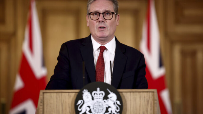 Σεισμός στη Βρετανία: Καταρρέει το επιτελείο του Στάρμερ – Παραιτήσεις "φωτιά" λόγω της υπόθεσης Έπσταϊν!