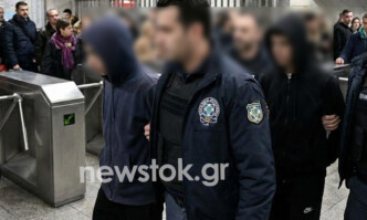 Χειροπέδες σε 20χρονο και 19χρονο: Τους έπιασαν στη Βικτώρια για ληστεία στο Μεταξουργείο