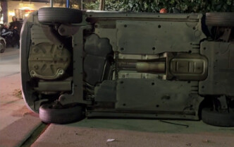 Σοκαριστικό τροχαίο στην Κηφισιά: Αναποδογύρισε ΙΧ μετά από σφοδρή σύγκρουση