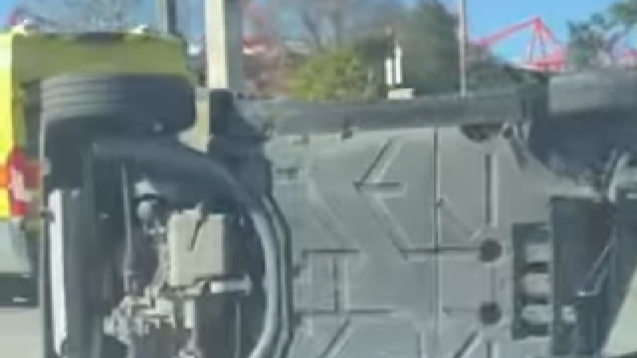 Συναγερμός στο Φάληρο: Αυτοκίνητο ντεραπάρισε έξω από το «Γ. Καραϊσκάκης» – Στο «κόκκινο» η κίνηση